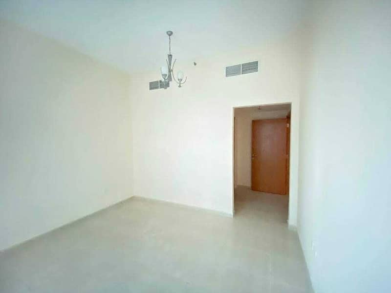 2 Bright 1-br with balcony 830 sqft avail only in 26/4 chks