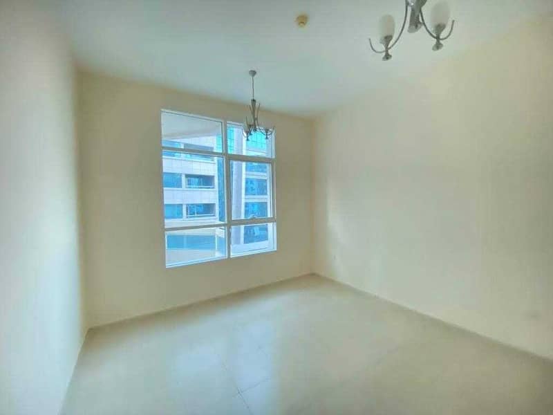 5 Bright 1-br with balcony 830 sqft avail only in 26/4 chks