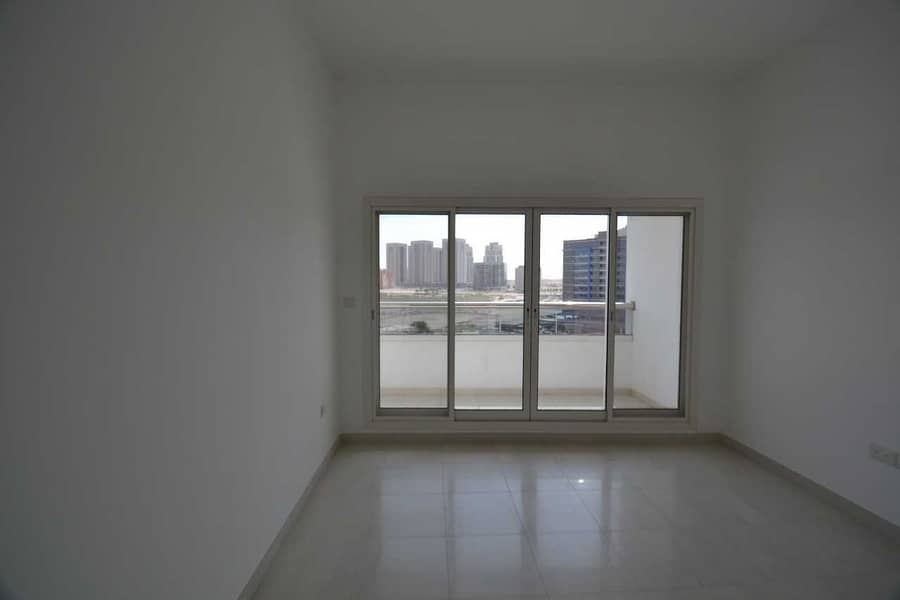 4 Spacious 2-br with balcony 1144/- sqft only in 750k