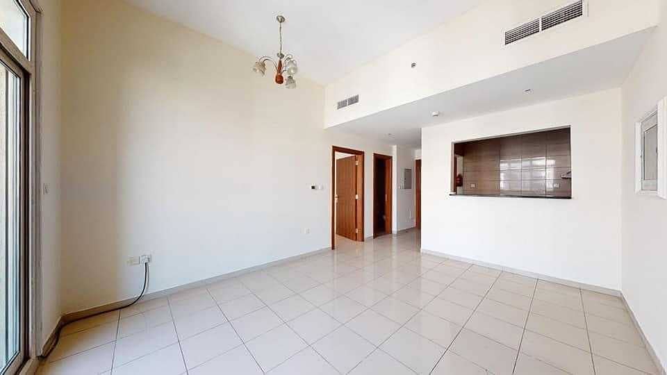 2 Next to souq extra bright 1-br / balcony only 29/4 chks