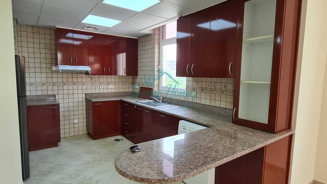 4 fully upgraded Apartment |Corner Unit with basement| Kitchen Window