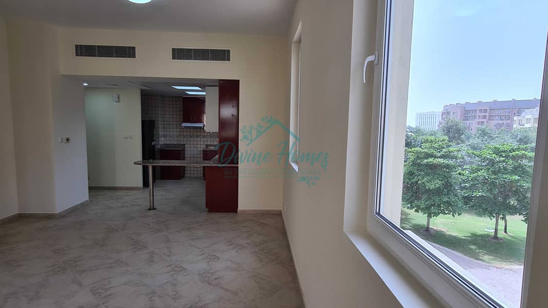 5 fully upgraded Apartment |Corner Unit with basement| Kitchen Window