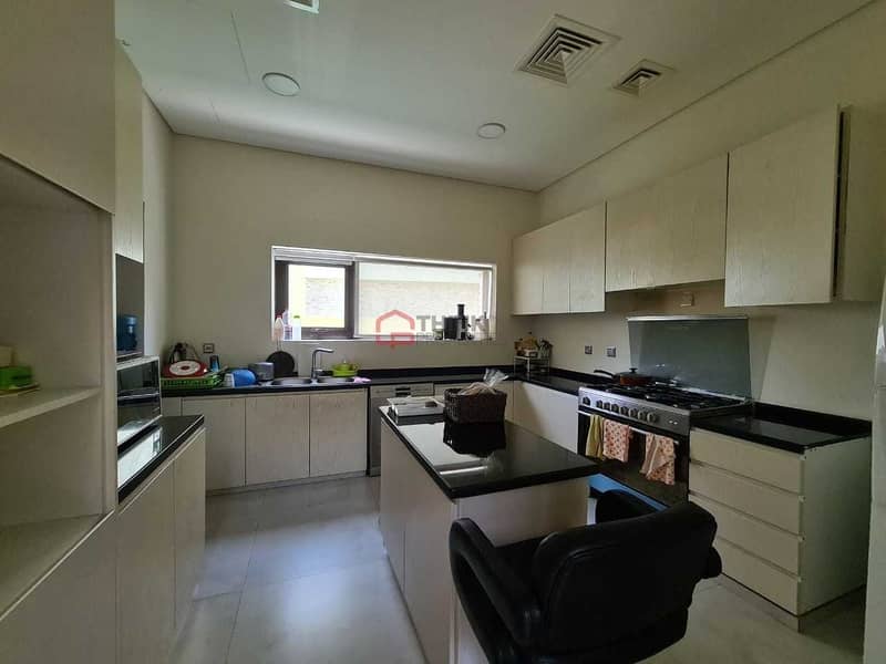 8 Upgraded V3 5BR + Maids Close to Pool & Park