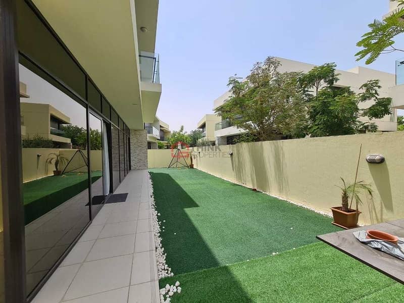 18 Upgraded V3 5BR + Maids Close to Pool & Park