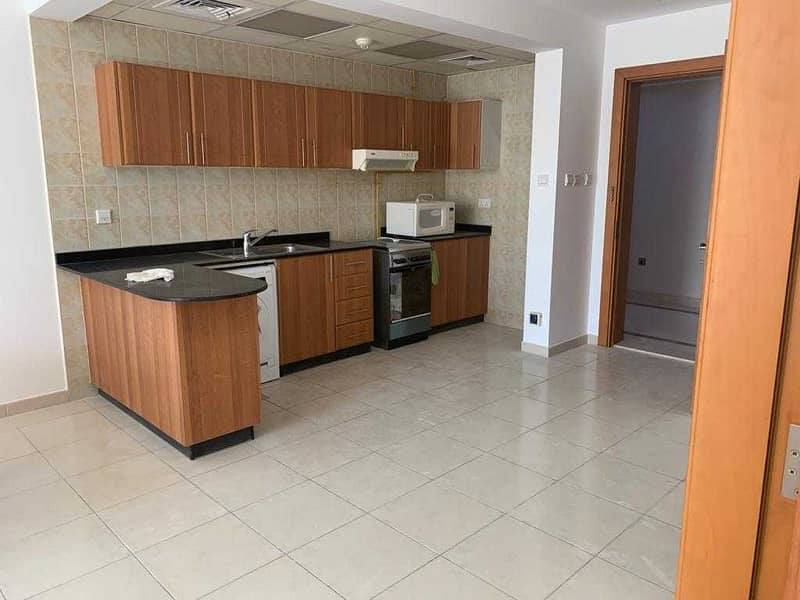 6 Large 1 Bedroom | Payable up to 4 chqs