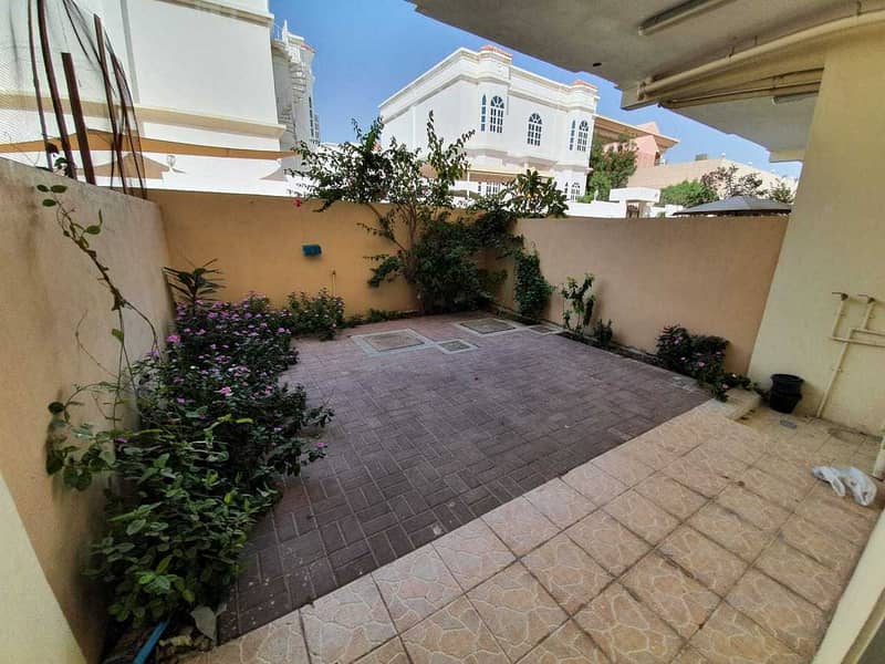 **DEAL**WELL MAINTAINED LARGE 2BR-MAID-LARGE PVT BACKYARD VILLA- HUGE CLOSED KITCHEN- AWAY FROM FLIGHT PATH-AVAILABLE ON PRIME LOCATION FOR JUST