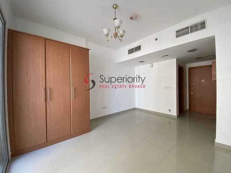 WITH PARKING | UNFURNISHED | STUDIO