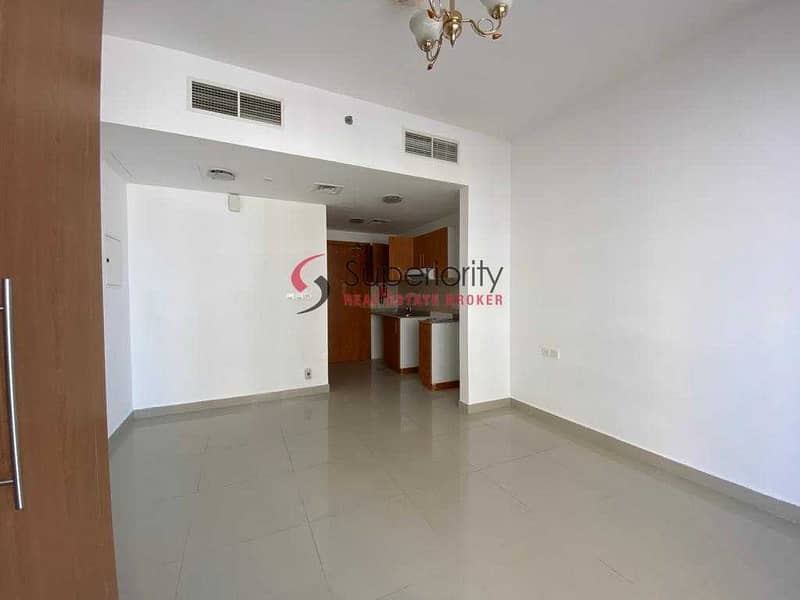 2 WITH PARKING | UNFURNISHED | STUDIO