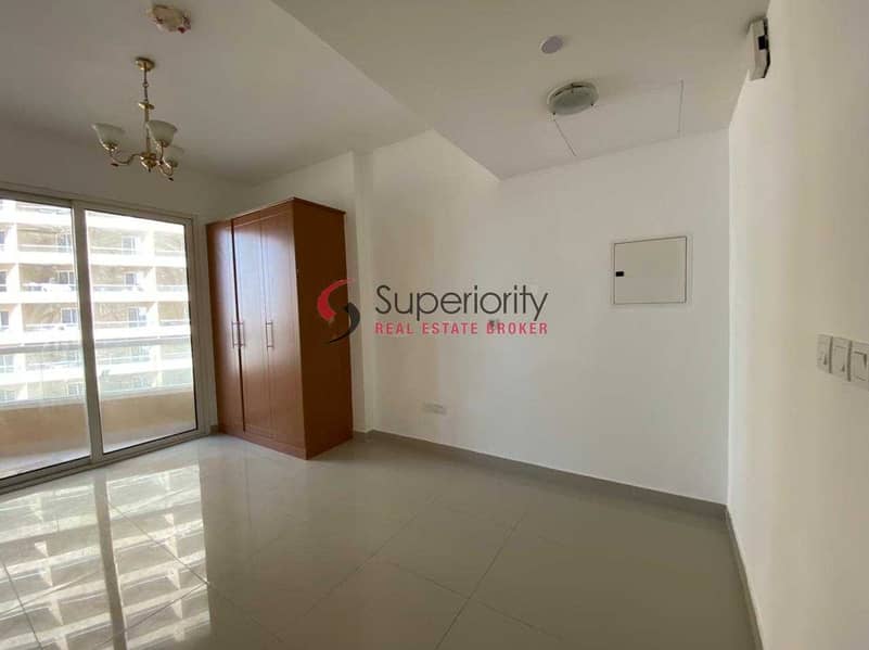 9 WITH PARKING | UNFURNISHED | STUDIO