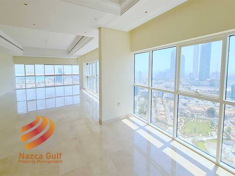 4 Spacious Penthouse Overlooking the Sea and the City
