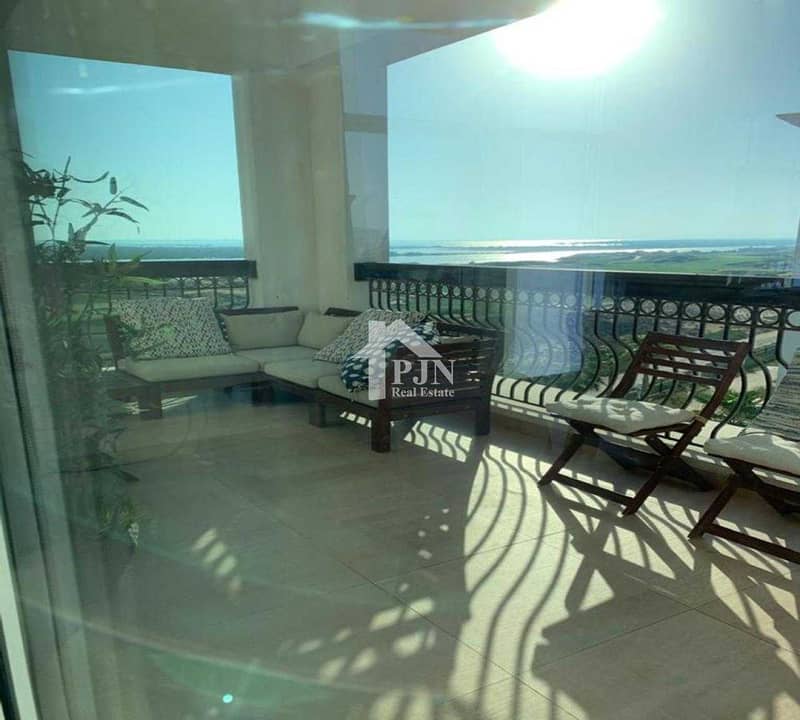 5 Amazing View !! Spacious 3BR with Balcony. .
