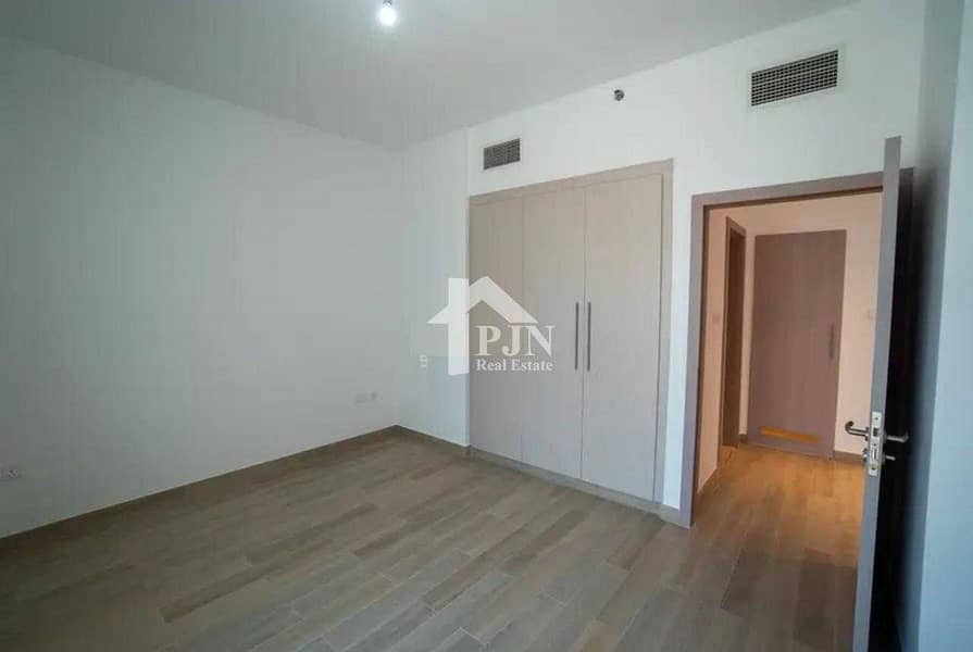 6 Great Investment !! Spacious 2BR+S Apartment For Sale. .