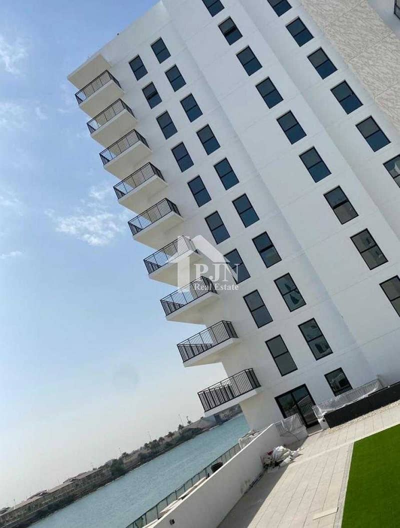3 Spacious !!! 3+M Apartment In Waters Edge