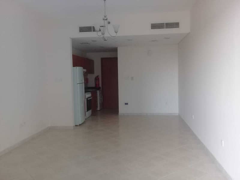 Large Studio Apartment Available for Rent in Crescent Tower