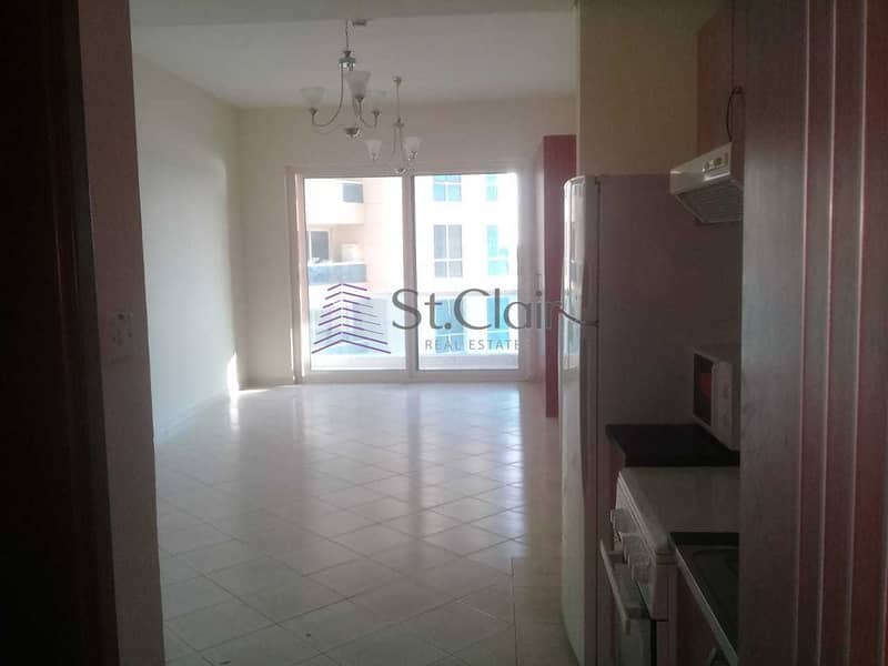 4 Large Studio Apartment Available for Rent in Crescent Tower