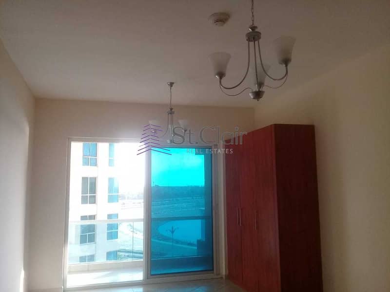 5 Large Studio Apartment Available for Rent in Crescent Tower