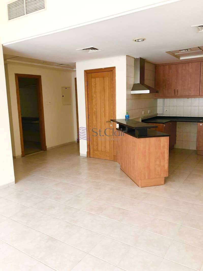 5 U-TYPE SPECIOUS 1BR | NEXT TO METRO STATION | VACCANT