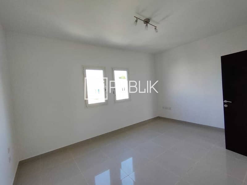 8 Well Maintained Vacant 3 Bedrooms Single Row Villa