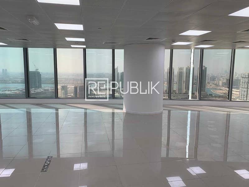 10 Well Maintained Huge Fitted Office with Canal View