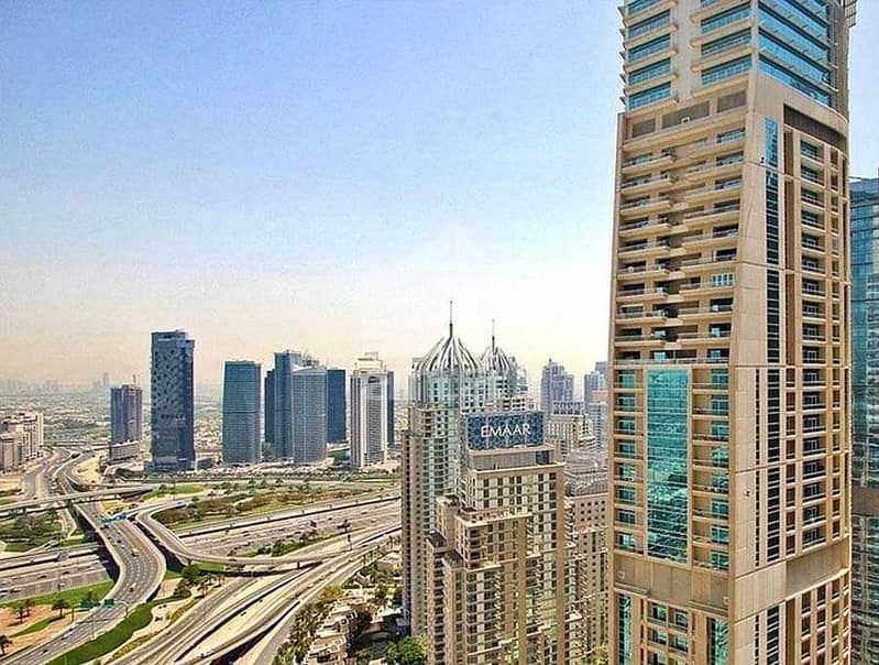 5 Spacious Residential Skyscraper at Dubai Marina