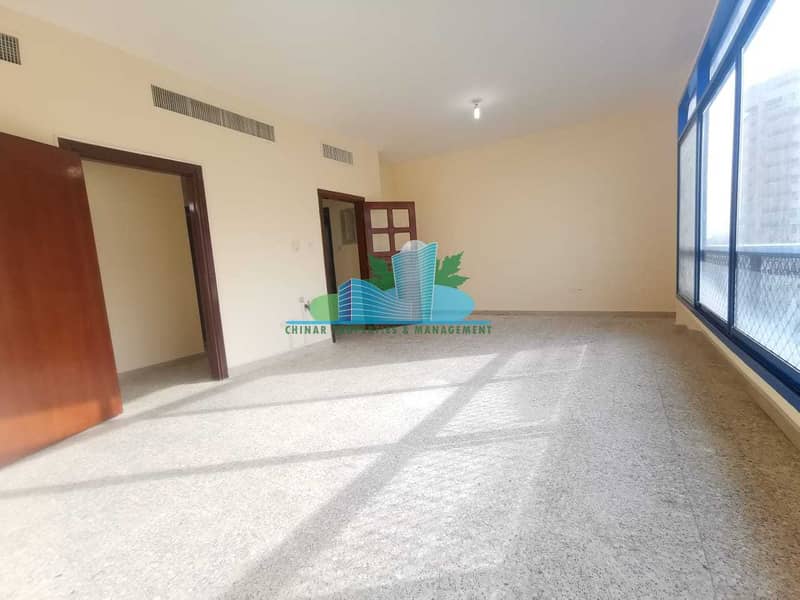 4 Balcony |Modern Glossy tiled|Built-in Cabinet |4 chqs | Great Location