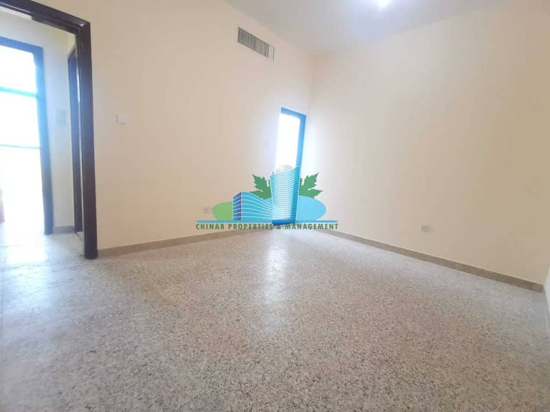5 Balcony |Modern Glossy tiled|Built-in Cabinet |4 chqs | Great Location