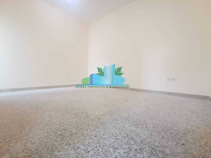 6 Balcony |Modern Glossy tiled|Built-in Cabinet |4 chqs | Great Location