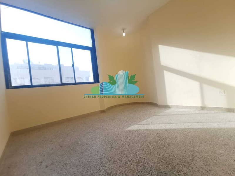 7 Balcony |Modern Glossy tiled|Built-in Cabinet |4 chqs | Great Location
