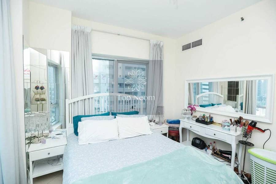 Huge Layout on Middle Floor - Near to Metro with Nice View Huge Layout on Middle Floor - Near to Metro with Nice View