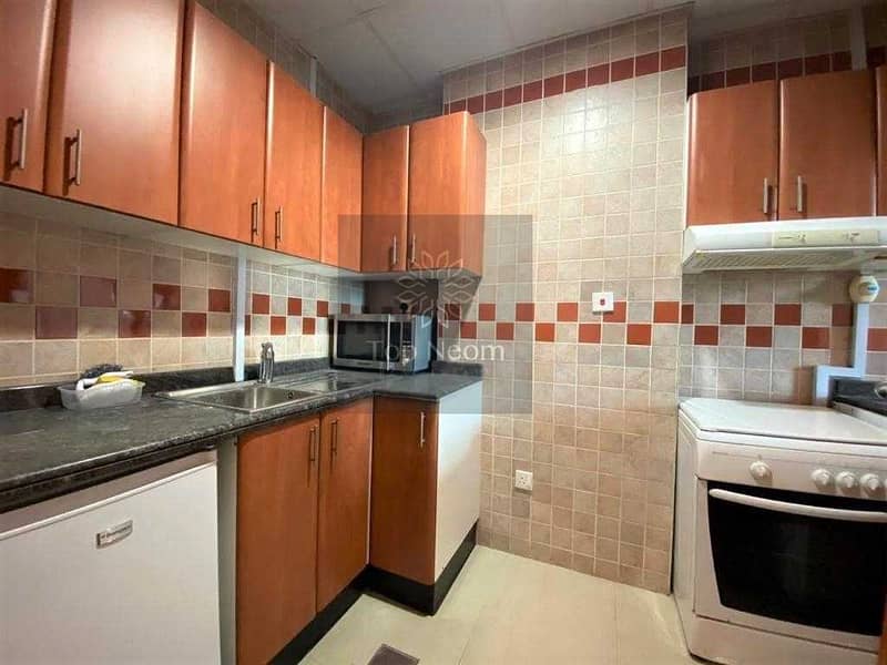 6 Very-well Maintained High-floor Unit and Near to Metro Station