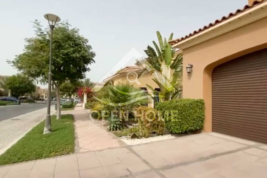 2 Vacant! Great deluxe villalnext to the beach!