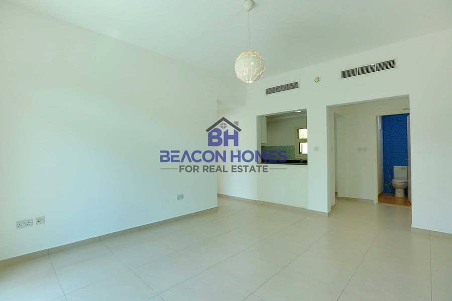 6 Specious 1 Br Terrace Apt In 4 Cheques. . .