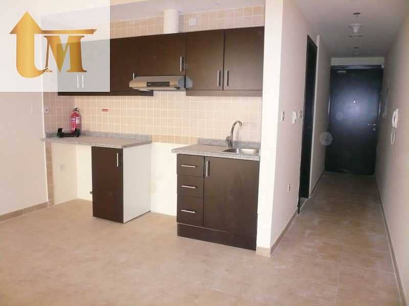 4 CHIIER FREE VCNT Studio with balcony Upper Floor-Dubai Silicon Oasis.