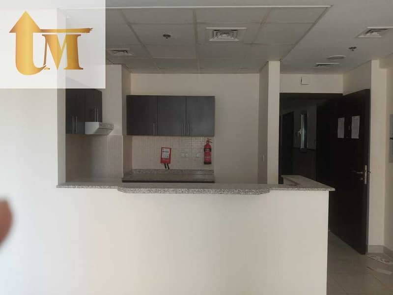 5 Opposite Mosque !!! VACANT Large 1 Bedroom Balcony Store Laundry Parking Queue Point Liwan.