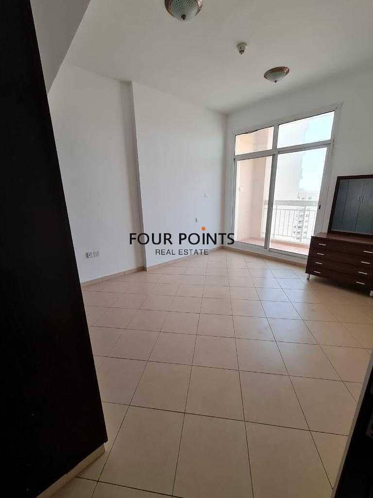 4 Well Maintained 1BHK in Liwan Queue Point