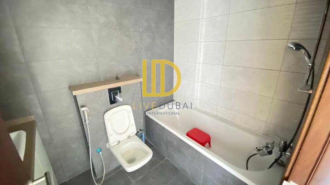 8 Walking Distance to Metro | Balcony | Middle Floor HL