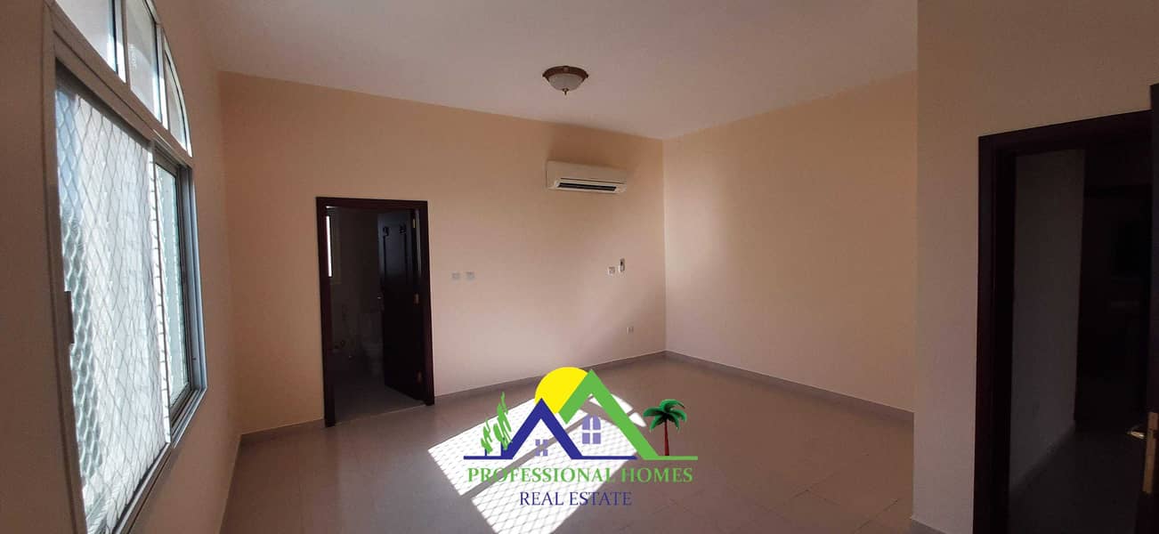 28 Specious 1st floor 3 Bedrooms with Majlis flat