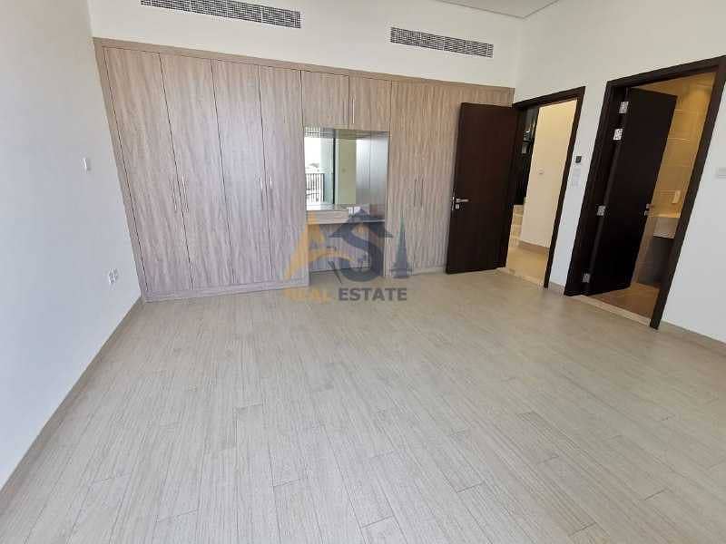 18 Commercial 5 B/R+ Maids Room Villa| Elevator| 4 Parkings| For Rent
