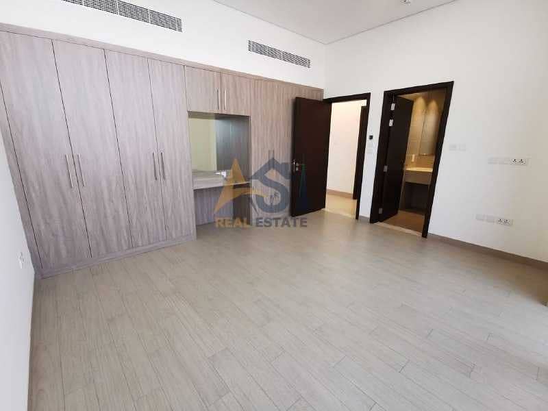 31 Commercial 5 B/R+ Maids Room Villa| Elevator| 4 Parkings| For Rent