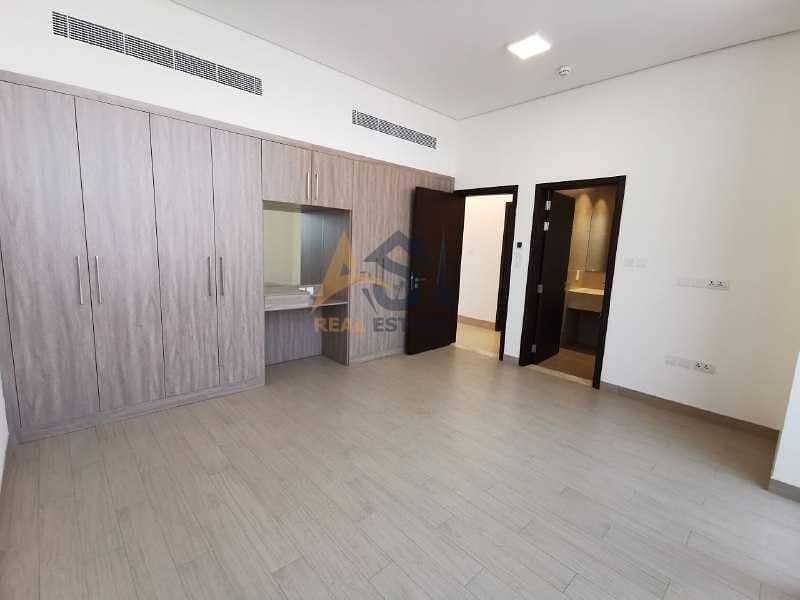 37 Commercial 5 B/R+ Maids Room Villa| Elevator| 4 Parkings| For Rent