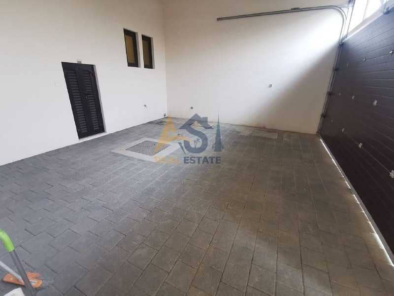 39 Commercial 5 B/R+ Maids Room Villa| Elevator| 4 Parkings| For Rent