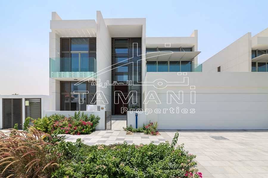 5 BR contemporary corner villa close to gate 5 BR contemporary corner villa close to gate
