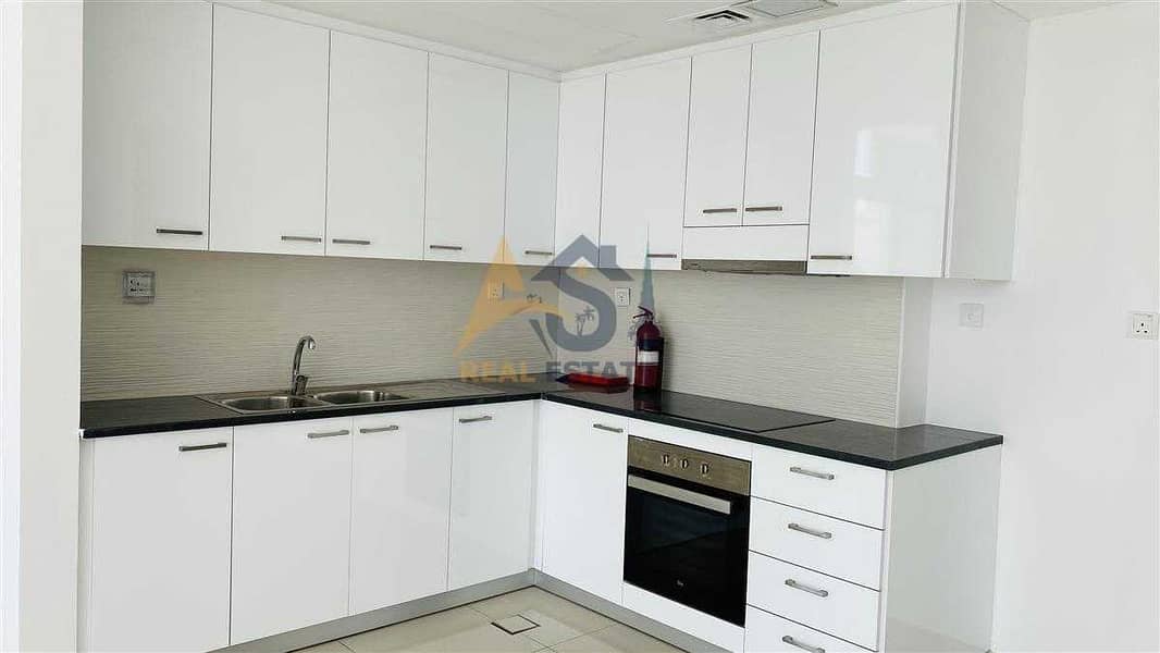 4 Elegant brand new 2BR with sea view.