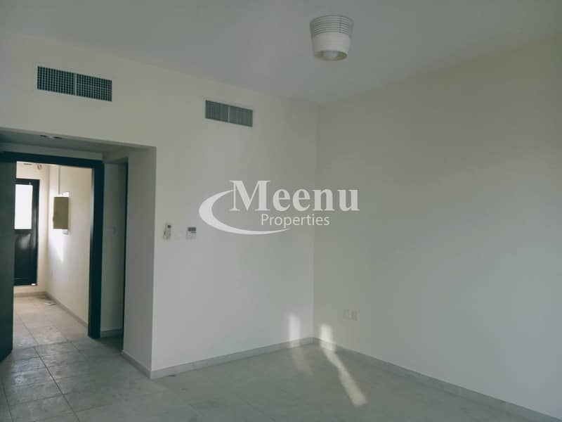 7 Great Deal No Commission Outstanding opportunity to Live in this Vacant Immaculate 5 BHK w/ Maid