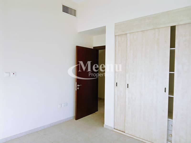 9 Great Deal No Commission Outstanding opportunity to Live in this Vacant Immaculate 5 BHK w/ Maid