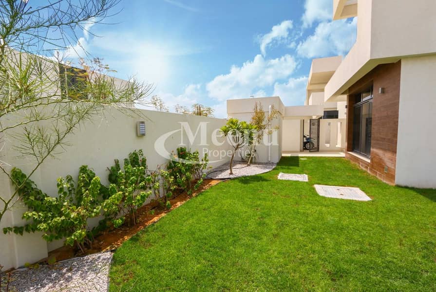 8 The Best time to Invest in this Stunning 5 Bedroom Villa  | Single Row Corner