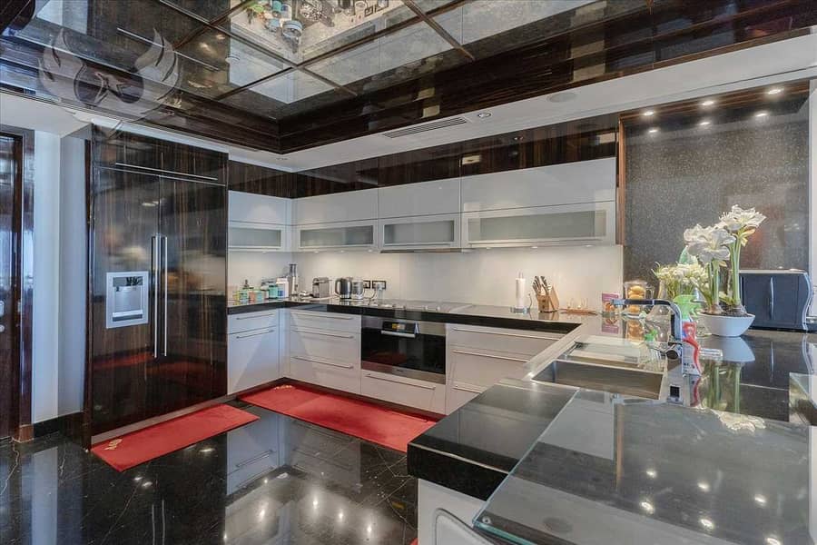 16 Stunning penthouse apartment vacant on transfer
