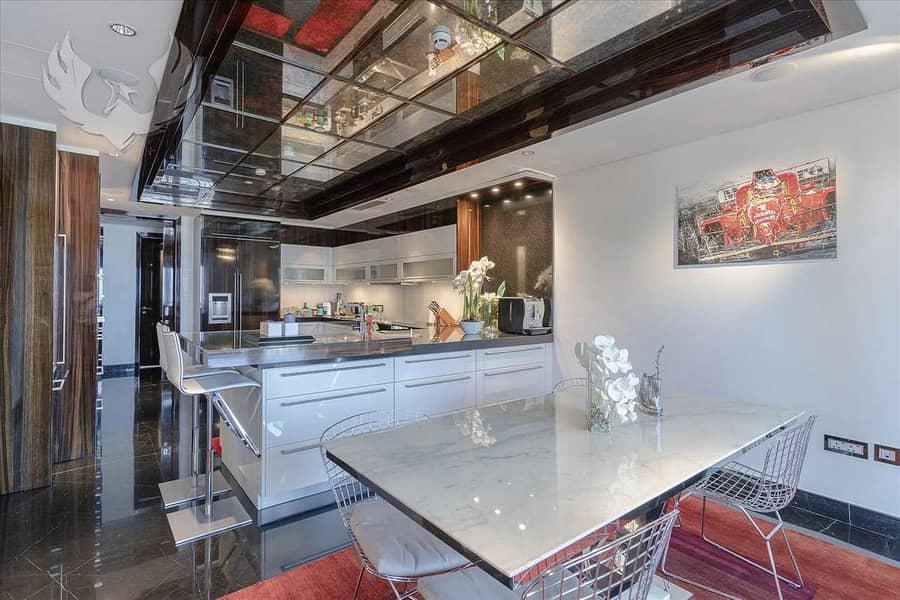 17 Stunning penthouse apartment vacant on transfer
