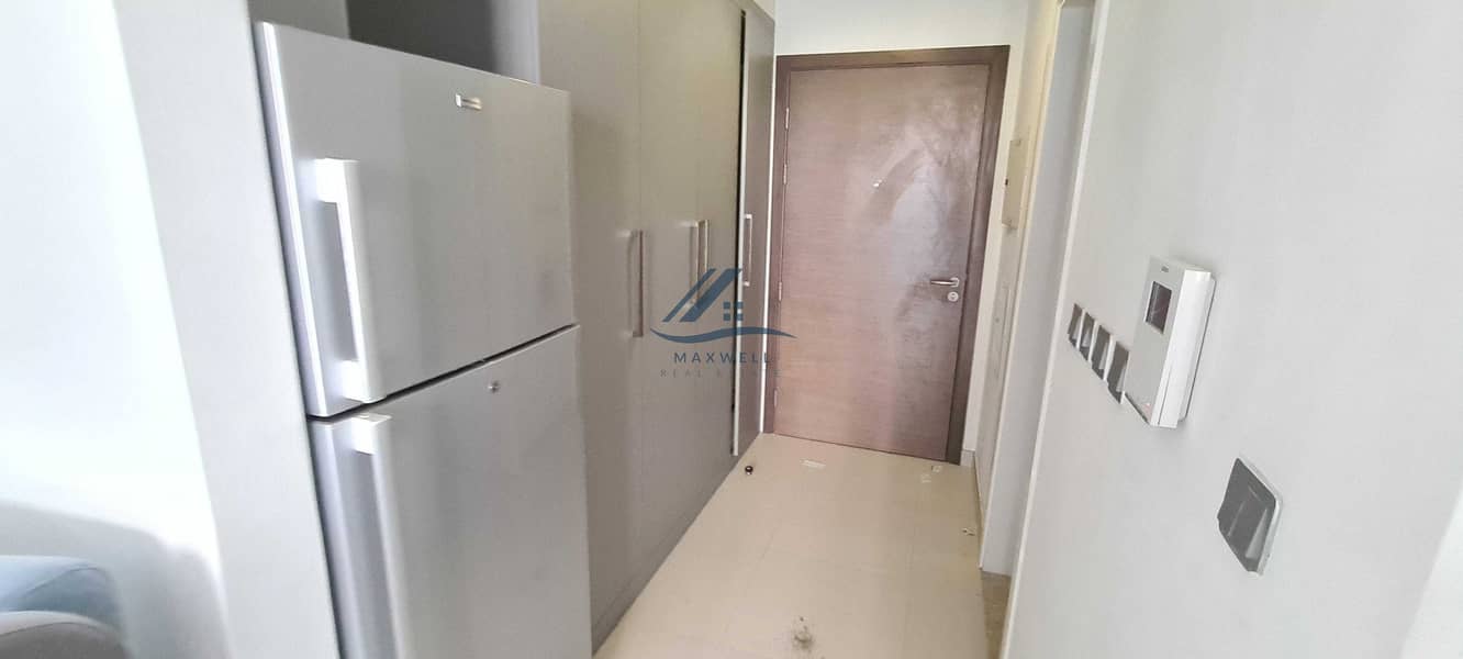 5 Well Maintained | Chiller Free | Near Metro