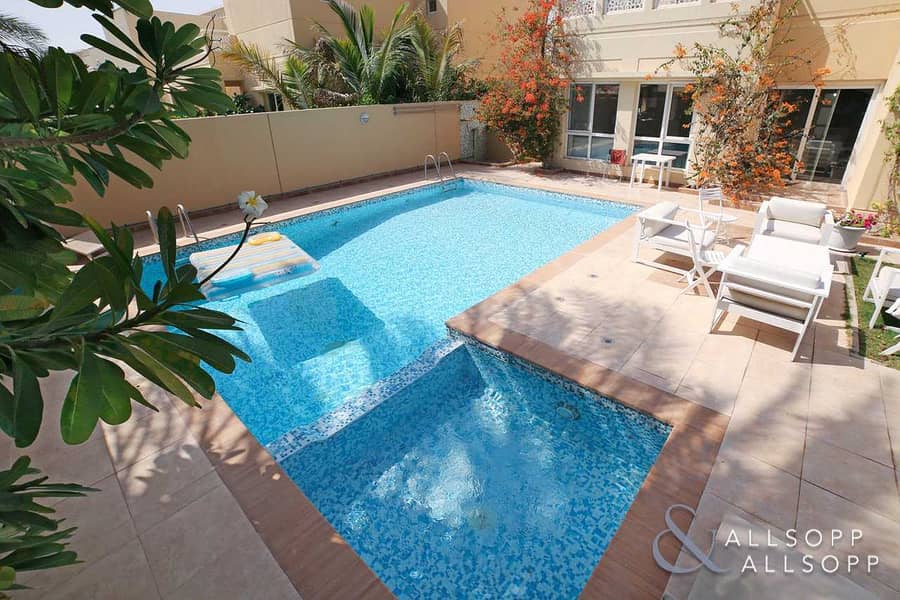 17 Upgraded | Type 7 | Private Pool | 5 Beds